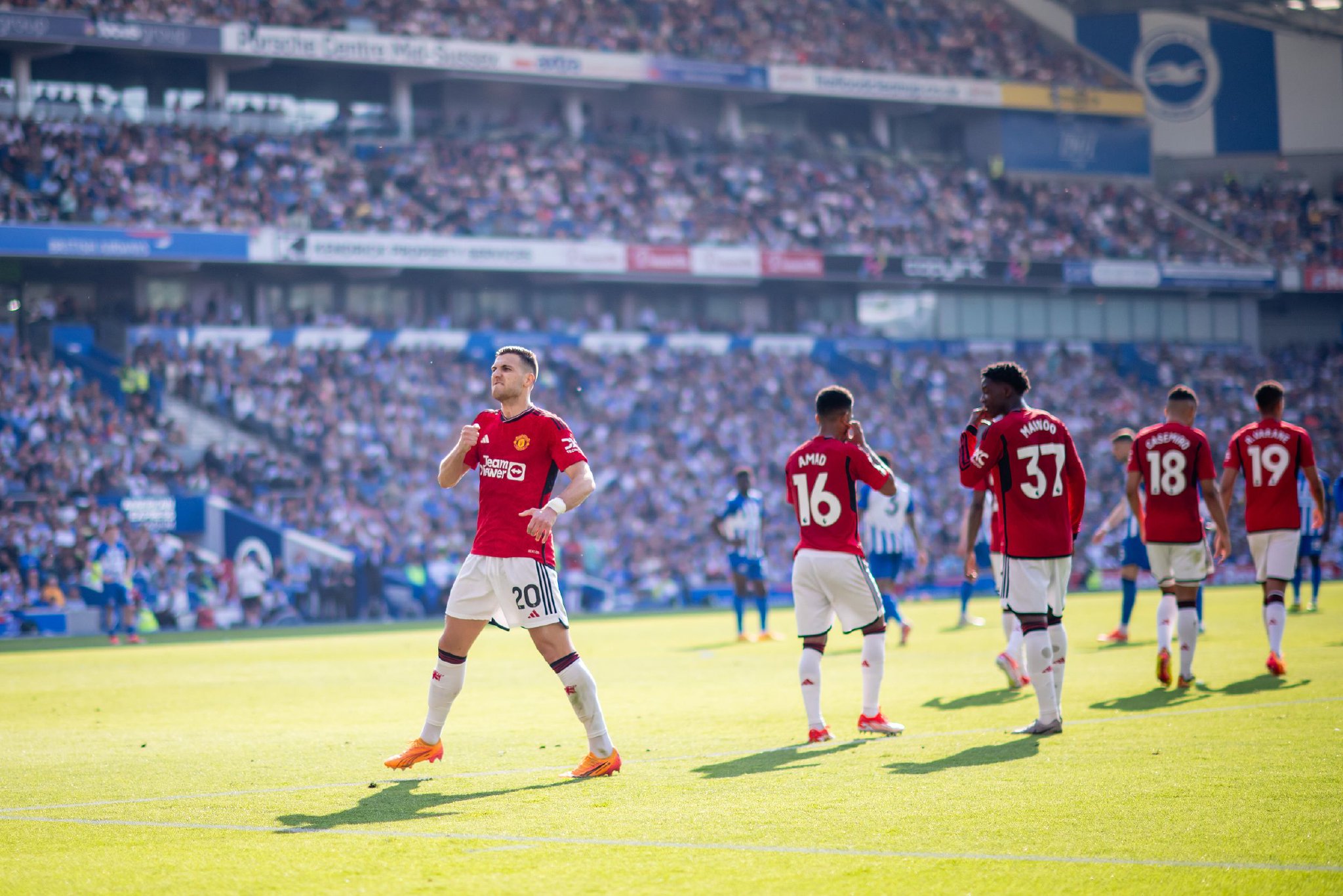 亚马尔评巴萨队史最佳阵：梅西领衔，内马尔、小罗、哈白布入选.